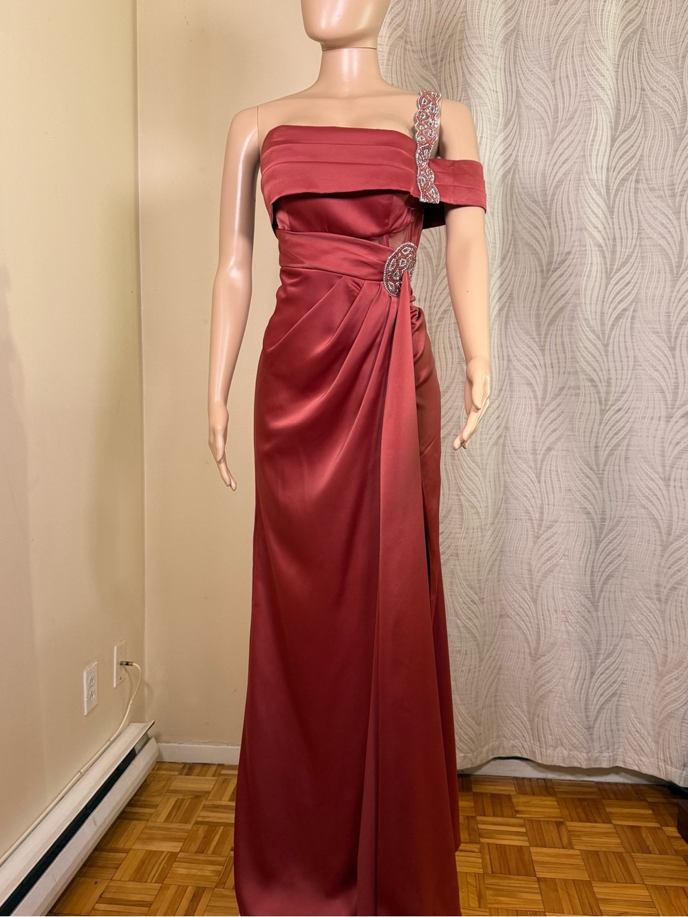 Elegant Burgundy One-Shoulder Evening Gown